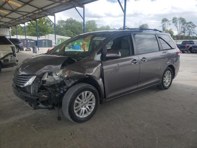 2011 TOYOTA SIENNA XLE, 