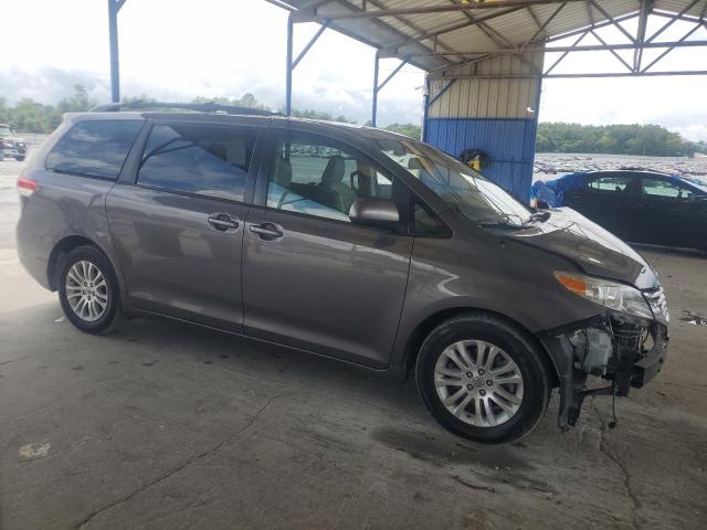 5TDYK3DC8BS131860 - 2011 TOYOTA SIENNA XLE GRAY photo 4