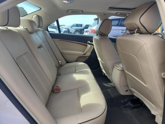 3LNHL2GCXCR832578 - 2012 LINCOLN MKZ WHITE photo 10