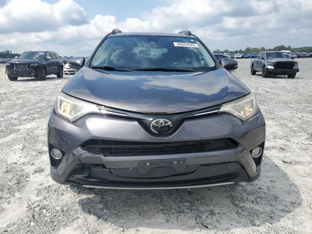 JTMRFREV2HJ701398 - 2017 TOYOTA RAV4 XLE GRAY photo 5