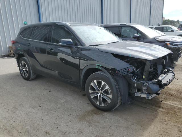 5TDGZRAH0MS518240 - 2021 TOYOTA HIGHLANDER XLE BLACK photo 4