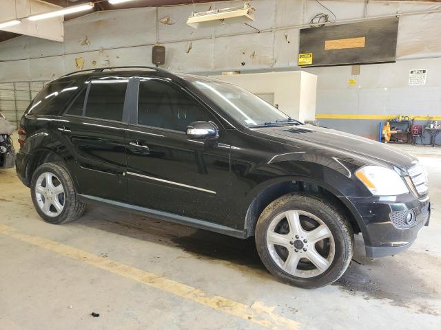 4JGBB22E98A420493 - 2008 MERCEDES-BENZ ML 320 CDI BLACK photo 4