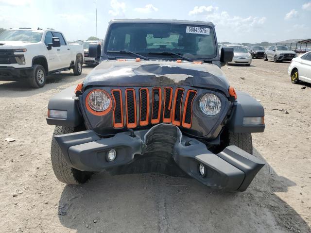 1C4HJXDG9JW111001 - 2018 JEEP WRANGLER U SPORT Серый фото 5