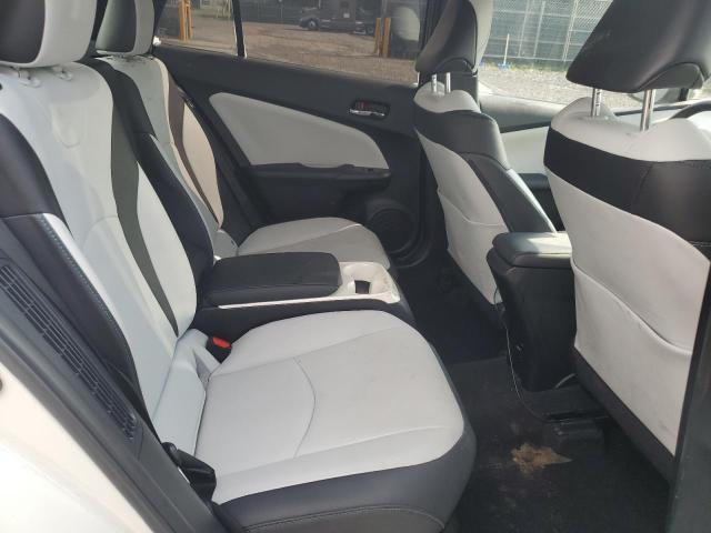 JTDKARFP1H3015339 - 2017 TOYOTA PRIUS PRIM WHITE photo 10