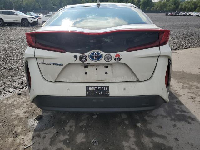 JTDKARFP1H3015339 - 2017 TOYOTA PRIUS PRIM WHITE photo 6