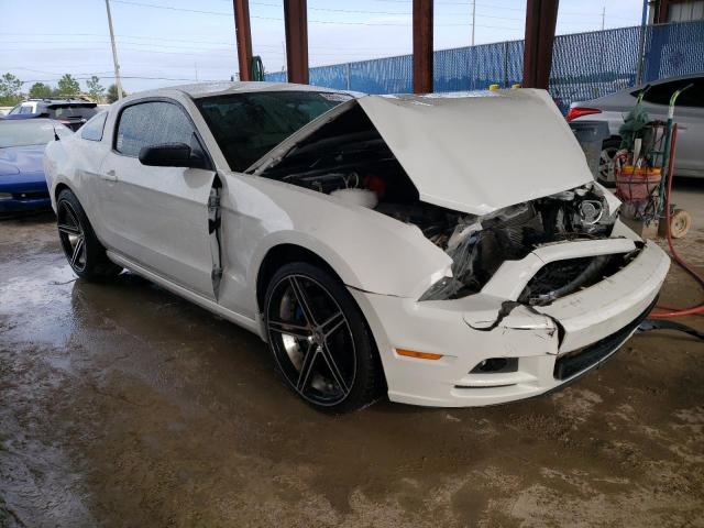 1ZVBP8AM3D5277770 - 2013 FORD MUSTANG WHITE photo 4