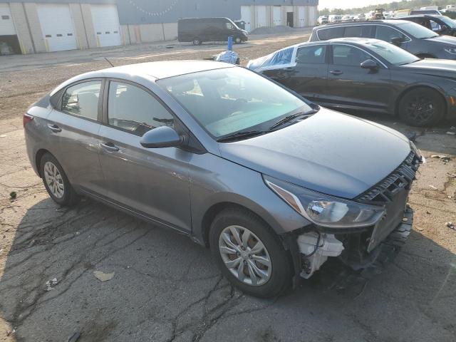 3KPC24A3XJE034186 - 2018 HYUNDAI ACCENT SE Күміс фото 4