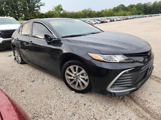 4T1C11BK6NU069060 - 2022 TOYOTA CAMRY LE BLACK photo 4