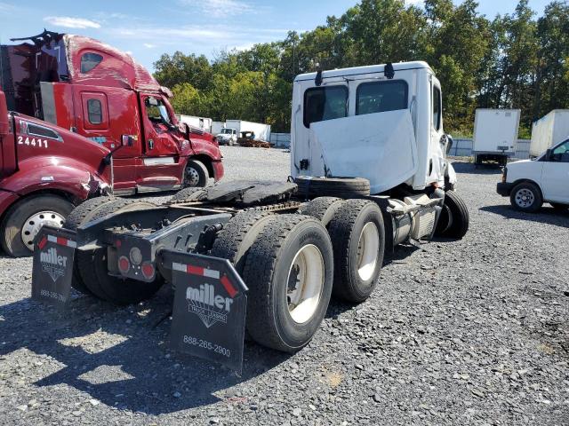 3AKJHTDV1PSNW8641 - 2023 FREIGHTLINER CASCADIA 1 Blanc photo 4