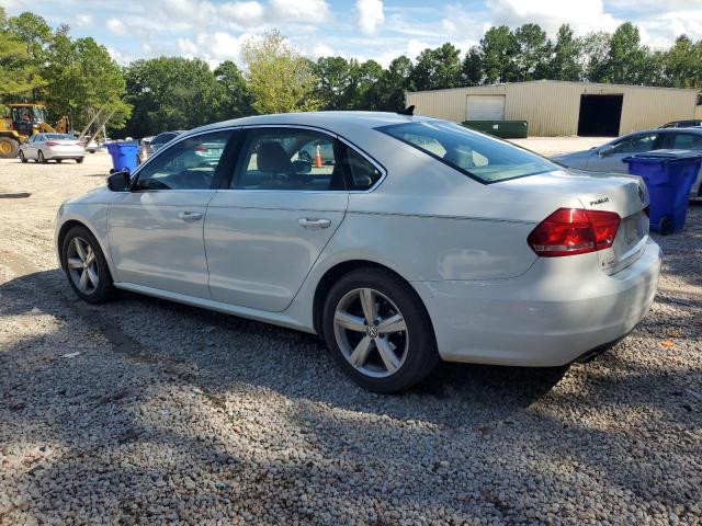 1VWBP7A35DC098370 - 2013 VOLKSWAGEN PASSAT SE WHITE photo 2