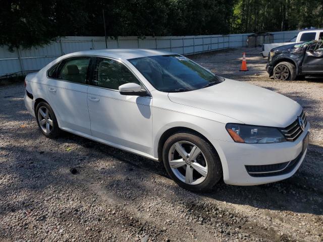 1VWBP7A35DC098370 - 2013 VOLKSWAGEN PASSAT SE WHITE photo 4