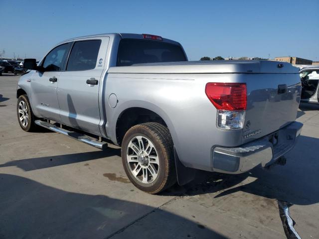 5TFEY5F18CX120054 - 2012 TOYOTA TUNDRA CREWMAX SR5 SILVER photo 2