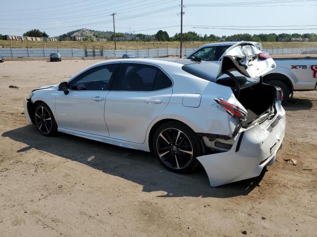 4T1BZ1HK9JU003110 - 2018 TOYOTA CAMRY XSE 白色 照片 2