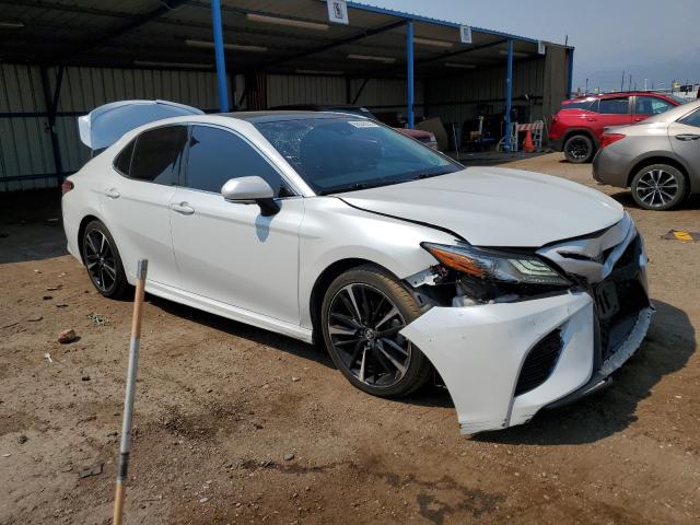 4T1BZ1HK9JU003110 - 2018 TOYOTA CAMRY XSE 白色 照片 4