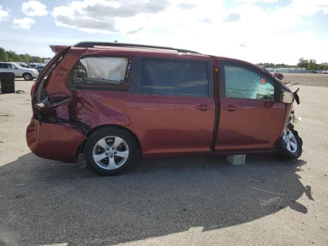 5TDKK3DC8CS262455 - 2012 TOYOTA SIENNA LE RED photo 3