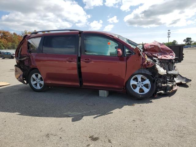 5TDKK3DC8CS262455 - 2012 TOYOTA SIENNA LE RED photo 4