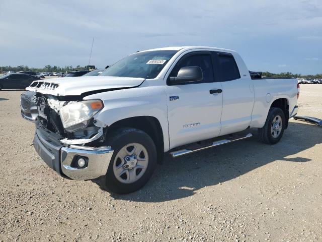 5TFRY5F1XFX176423 - 2015 TOYOTA TUNDRA DOUBLE CAB SR/SR5 WHITE photo 1