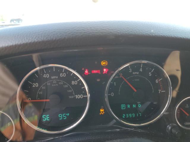 1J4BA5H19BL572017 - 2011 JEEP WRANGLER U SAHARA Braun Foto 9