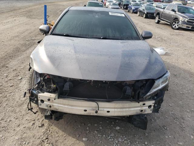 4T1B11HKXJU041663 - 2018 TOYOTA CAMRY L GRAY photo 5