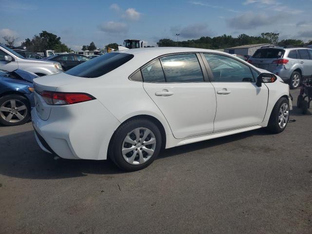 5YFEPRAE6LP007450 - 2020 TOYOTA COROLLA LE Weiß Foto 3