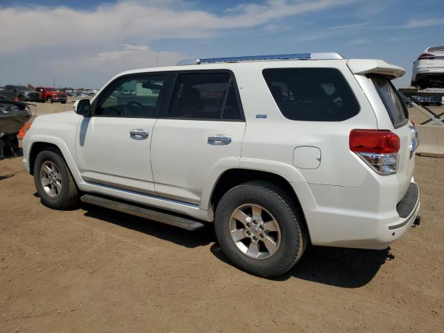 JTEZU5JR8A5012256 - 2010 TOYOTA 4RUNNER SR5 WHITE photo 2