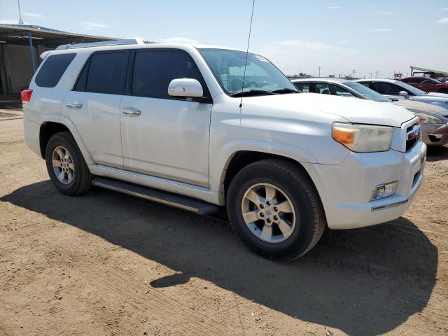 JTEZU5JR8A5012256 - 2010 TOYOTA 4RUNNER SR5 WHITE photo 4