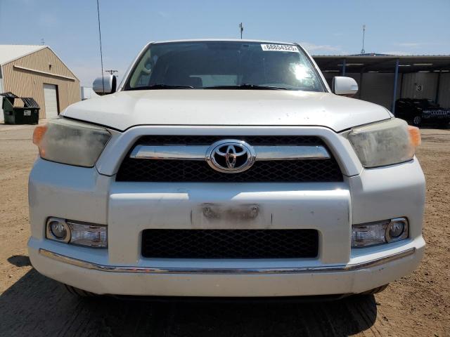 JTEZU5JR8A5012256 - 2010 TOYOTA 4RUNNER SR5 WHITE photo 5