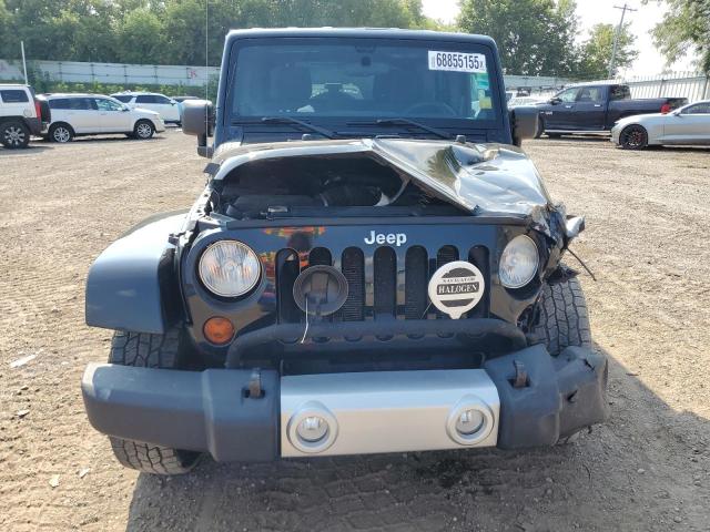 1J4BA5H17BL521020 - 2011 JEEP WRANGLER U SAHARA Qara foto 5