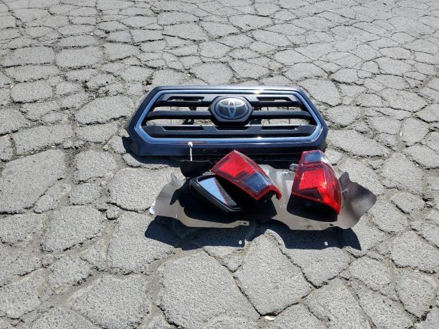 3TMCZ5AN2JM135649 - 2018 TOYOTA TACOMA DOUBLE CAB Boz foto 12