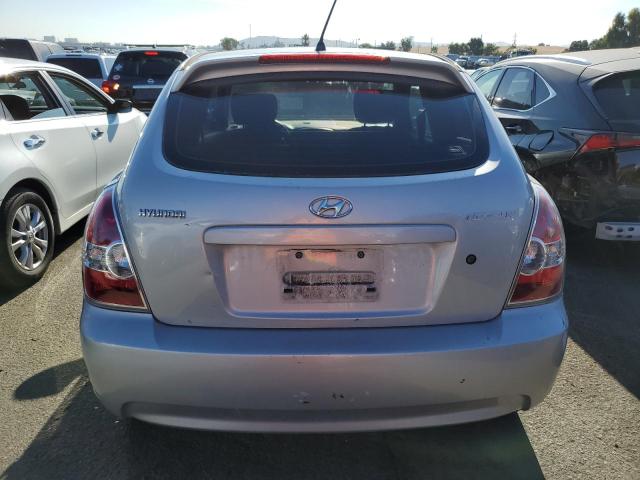 KMHCM36C58U069870 - 2008 HYUNDAI ACCENT GS SILVER photo 6