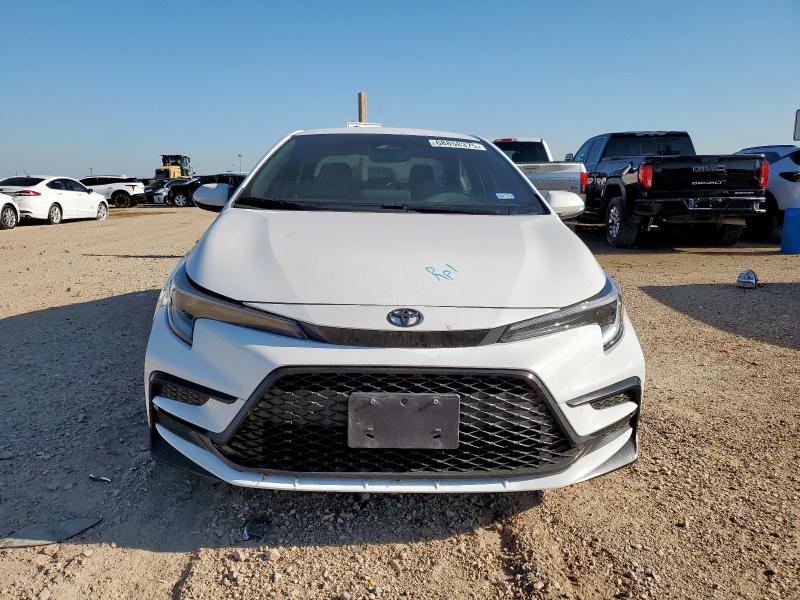 5YFS4MCE5PP158314 - 2023 TOYOTA COROLLA SE Білий фото 5