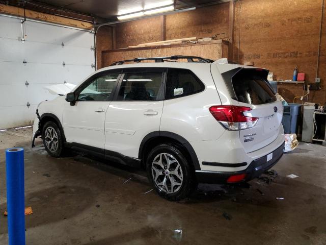 JF2SKAECXNH447814 - 2022 SUBARU FORESTER PREMIUM WHITE photo 2