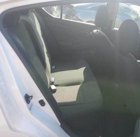 3N1CN7AP1JL884735 - 2018 NISSAN VERSA S WHITE photo 10