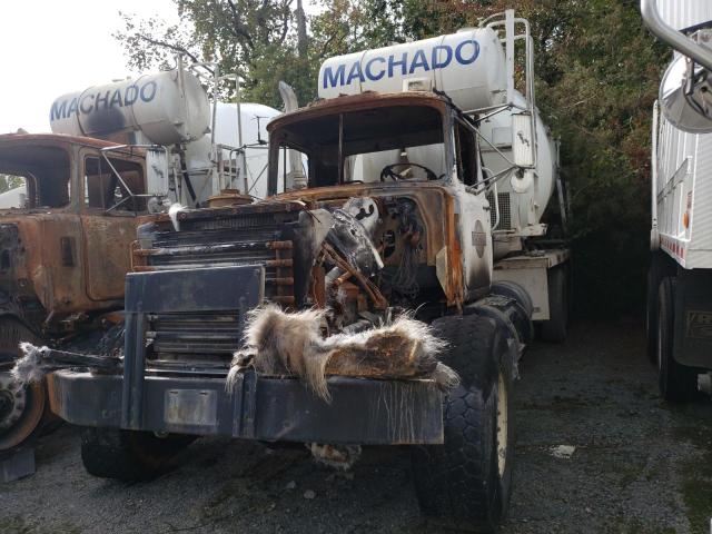 1M2P264C34M034721 - 2004 MACK 600 RD600 WHITE photo 2