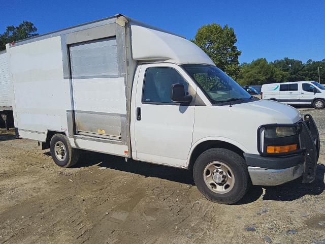 1GB0GRFPXK1185342 - 2019 CHEVROLET EXPRESS G3500 WHITE photo 4