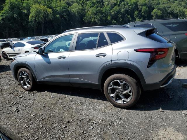 KL77LHEP5SC199166 - 2025 CHEVROLET TRAX 1LT SILVER photo 2