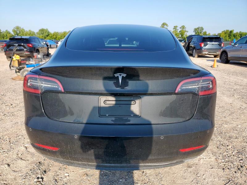 5YJ3E1EA4MF991118 - 2021 TESLA MODEL 3 Schwarz Foto 6