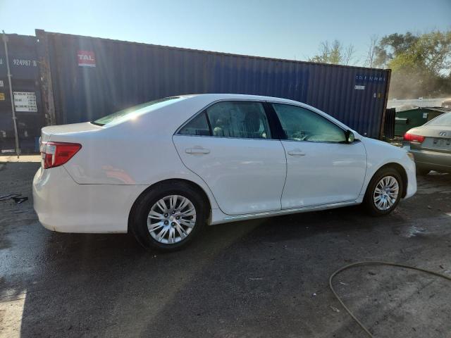 4T1BF1FK4CU600647 - 2012 TOYOTA CAMRY BASE WHITE photo 3