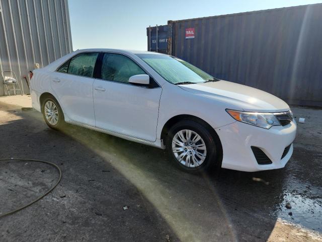 4T1BF1FK4CU600647 - 2012 TOYOTA CAMRY BASE WHITE photo 4