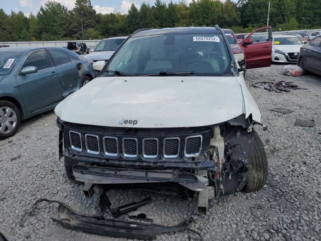 3C4NJDBB4JT135740 - 2018 JEEP COMPASS LATITUDE WHITE photo 5