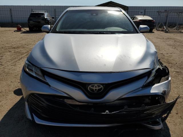 4T1B11HK0KU241078 - 2019 TOYOTA CAMRY L SILVER photo 5