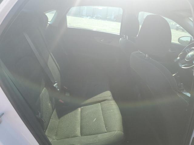 3KPF24AD7KE057870 - 2019 KIA FORTE FE Blanc photo 10