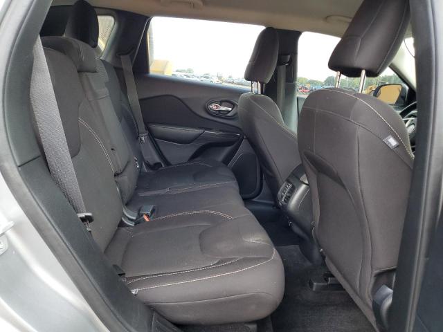 1C4PJMCS4GW132508 - 2016 JEEP CHEROKEE LATITUDE SILVER photo 11