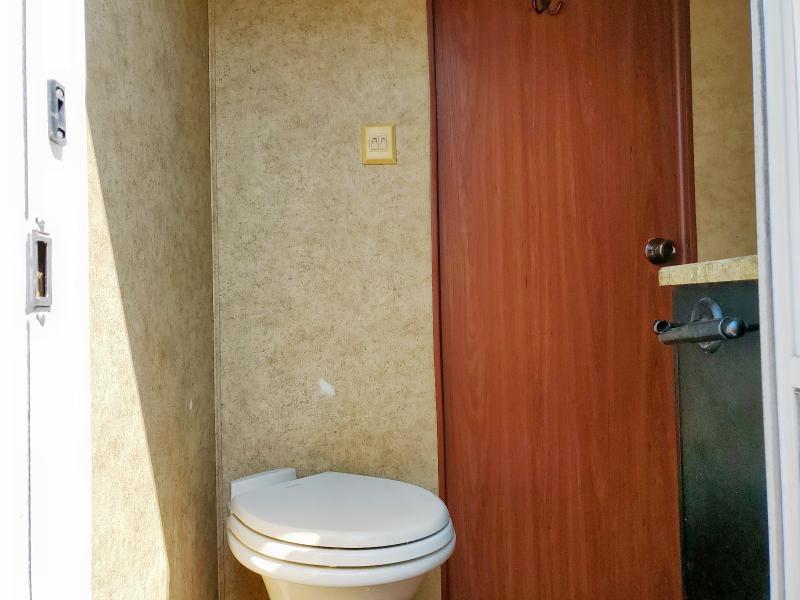 4YDT31220AB452462 - 2010 KEYSTONE OUTBACK WHITE photo 5