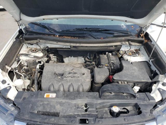 JA4AZ3A30JZ056886 - 2018 MITSUBISHI OUTLANDER SE Ақ фото 12