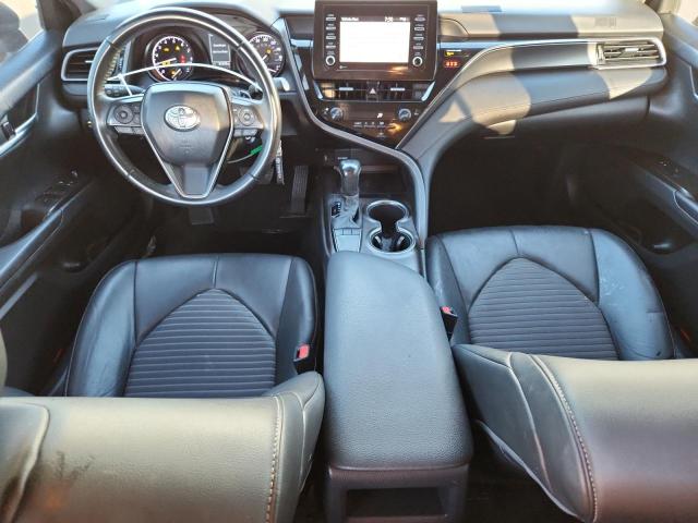 4T1G11AKXNU047680 - 2022 TOYOTA CAMRY SE 灰色 照片 8