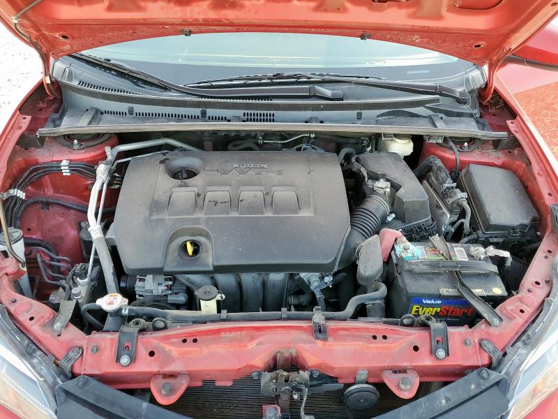 5YFBURHE9JP775695 - 2018 TOYOTA COROLLA L RED photo 11