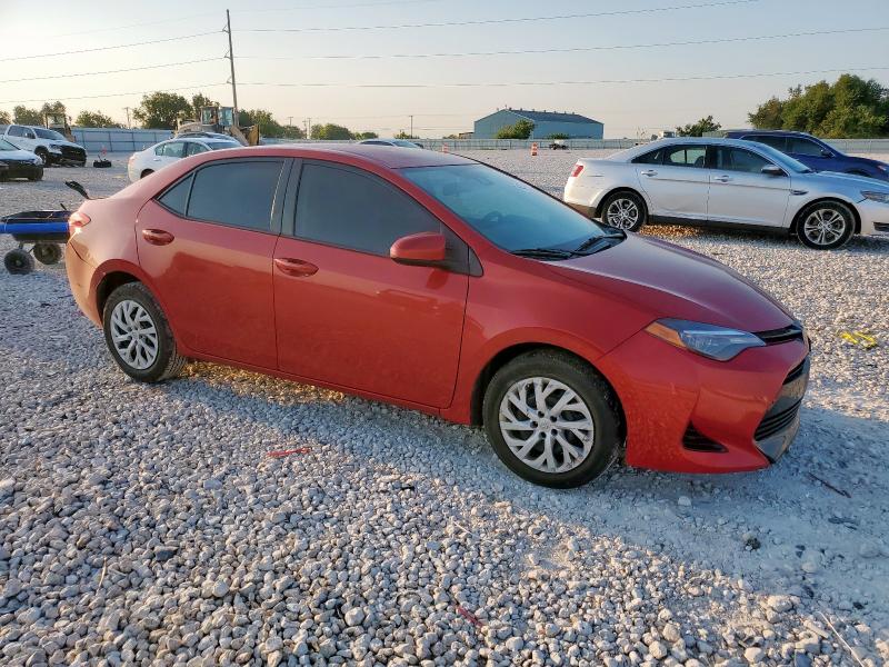 5YFBURHE9JP775695 - 2018 TOYOTA COROLLA L RED photo 4