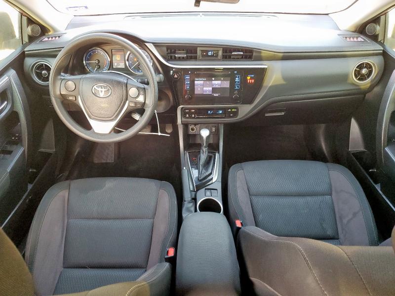 5YFBURHE9JP775695 - 2018 TOYOTA COROLLA L RED photo 8