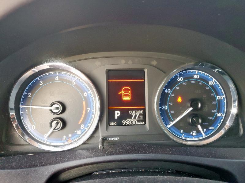 5YFBURHE9JP775695 - 2018 TOYOTA COROLLA L RED photo 9